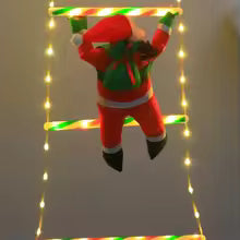Viejo Pascuero En Escalera Con Luz